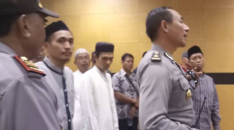 Tolak Ustaz Abdul Somad, Ormas Kepung Hotel Aston