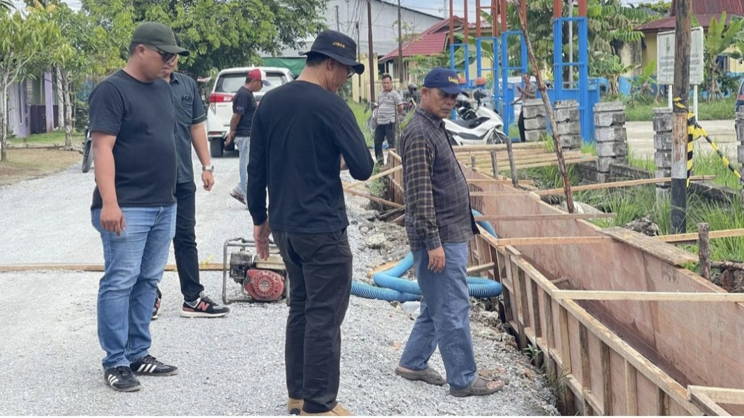 Pj Bupati Inhil Tinjau Pengerjaan Ruas Jalan SKB Tembilahan