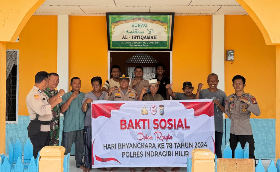 Rangka Bakti Sosial Religi, Polsek Kuindra Bersihkan Tempat Ibadah