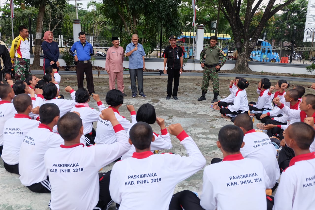 Syamsuddin Uty Beri Motivasi Bagi Paskibra Inhil