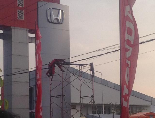 Pegawai Showroom Di Pekanbaru Tewas Kesetrum Tegangan Tinggi