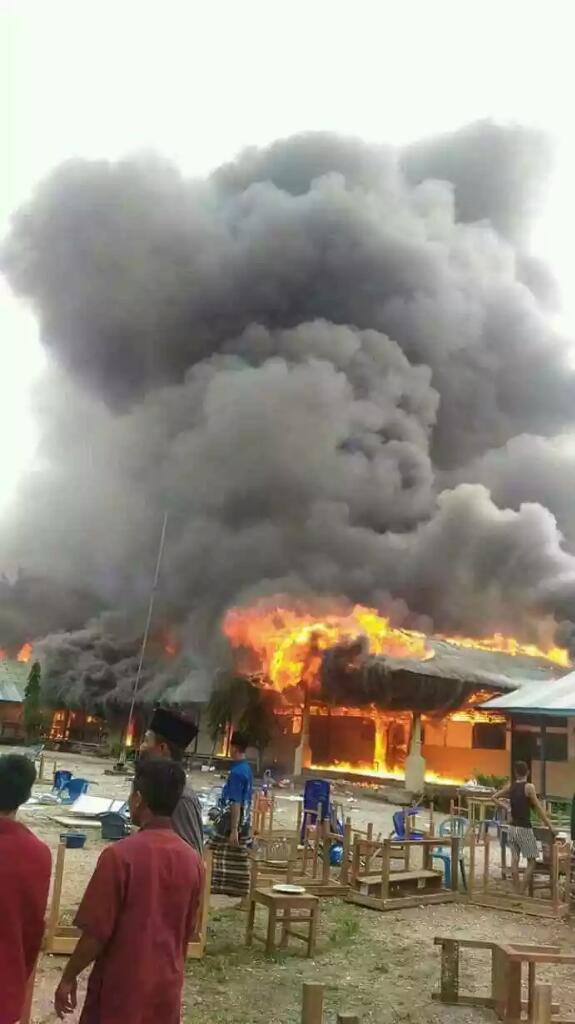 Akibat Hubungan Arus Pendek, Ponpes Anwarul Ulum di Inhil Ludes Terbakar