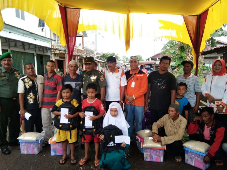 Bersama Kodim 0314/Inhil, Humas Sekda Berikan Bantuan untuk Korban Kebakaran Jalan Kayujati
