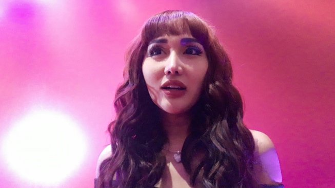 Sebut Repvblik Jiplak, Lucinta Luna: Dengarkan Baik-Baik!