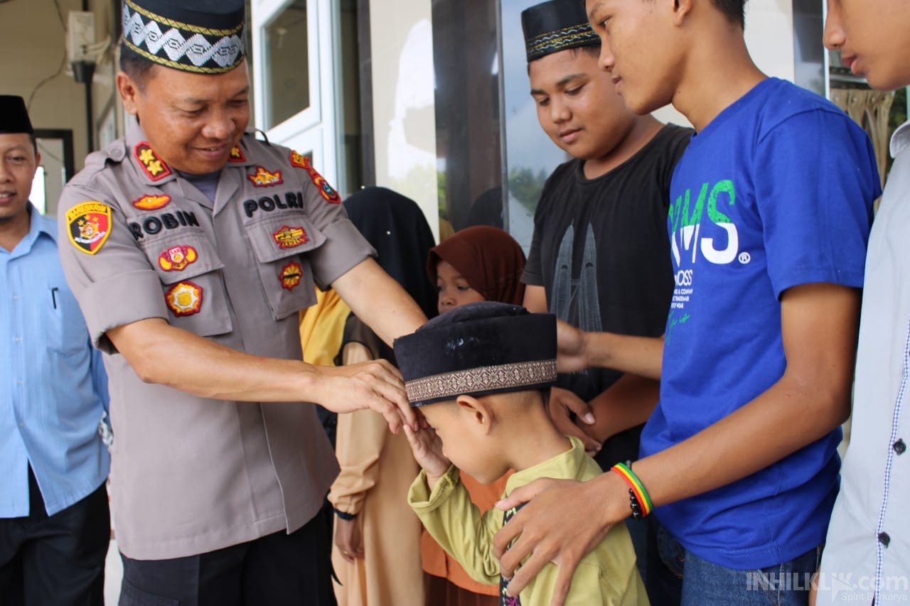 Kapolres AKBP R. Simatupang Laksanakan Jumat Barokah di Mesjid Al Hidayah Desa Firdaus