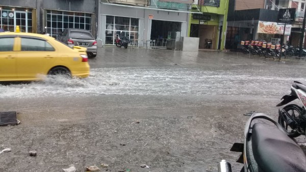 Hujan 1 Jam, Beberapa Ruas Jalan Kota Pekanbaru Digenangi Air