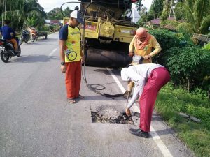 Tuding Kendaraan Overload sering Melintas, Kualitas Pecing Dipertanyakan