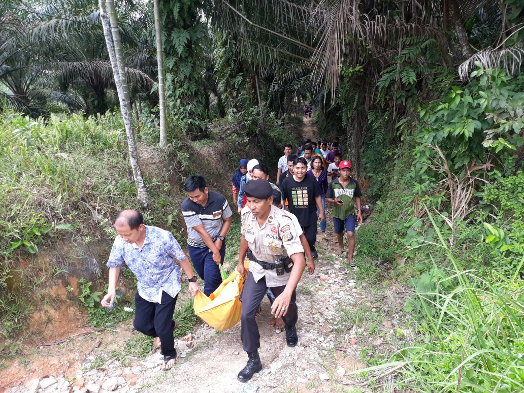 Diduga Frustasi Karena Perlakuan Suami, IRT ini Nekat Gantung Diri