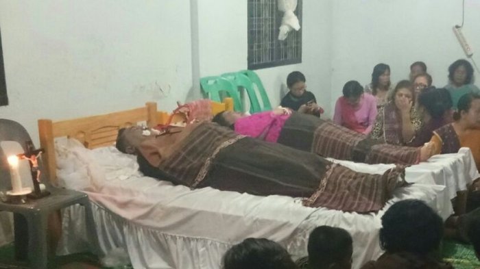 Seorang Suami Meninggal Disaat Memeluk Jenazah Istrinya