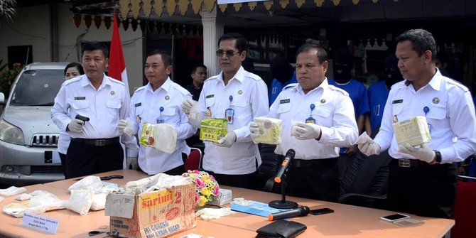 Sempat Baku Tembak, 7 Pengedar Sabu & Ekstasi di Riau Dibekuk