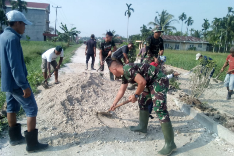 Penimbunan Jalan Sirtu Terus Dikerjakan Satgas TMMD Kodim 0314/Inhil