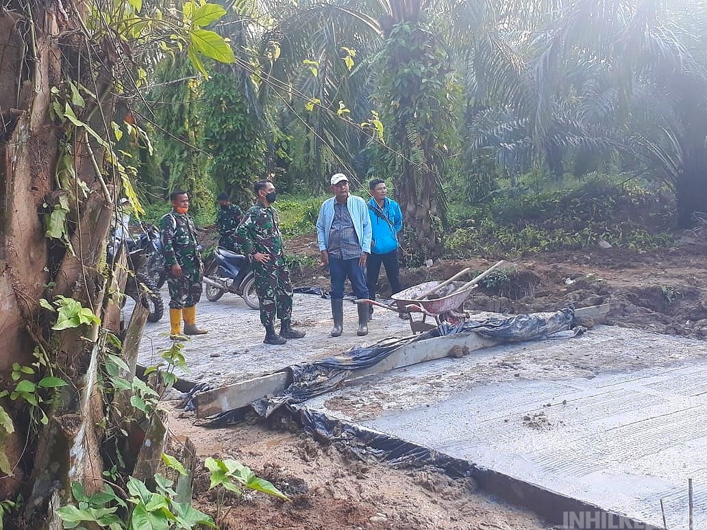 Dandim 0204/DS Koordinasikan Progres Pengecoran Jalan TMMD dengan Teknisi
