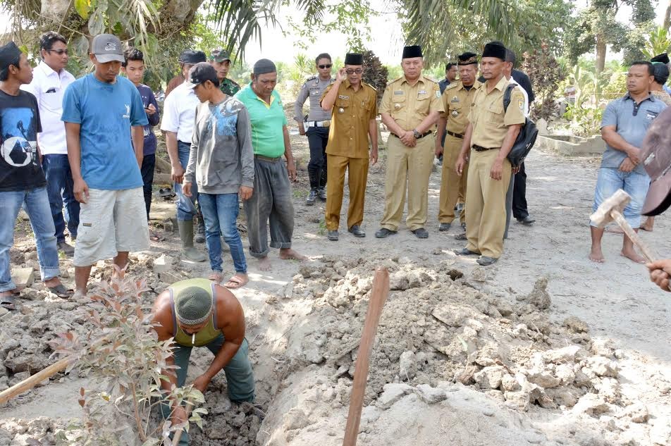 Bupati Sergai Hadiri Acara Pemindahan Makam