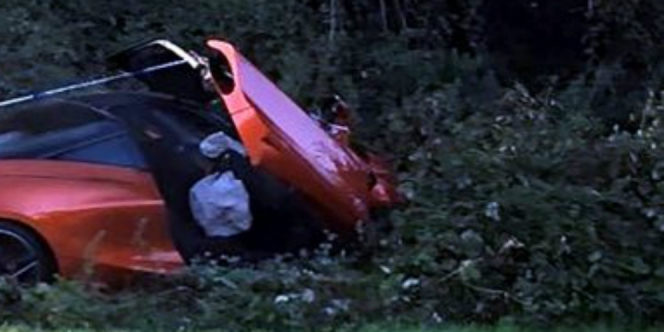 Waduh... McLaren Seharga Rp5 Miliar Nyungsep ke Semak-semak