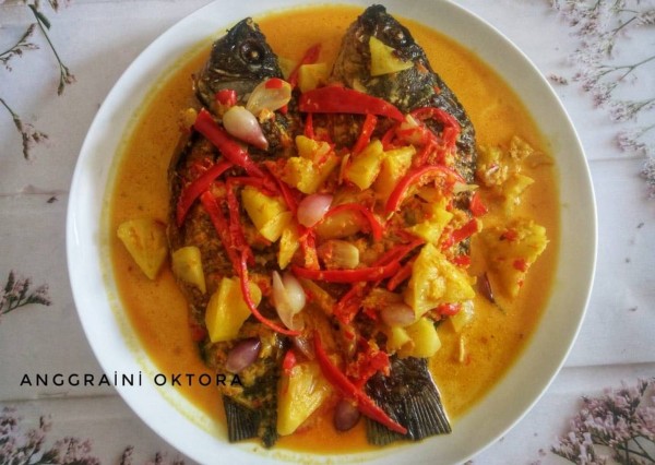 Menu Makan Siang: Ikan Mas Asem Pedas Nanas