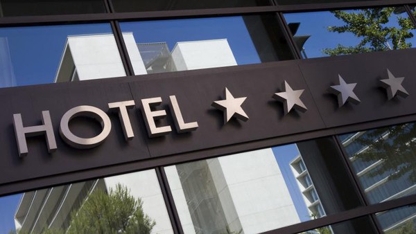 Mabuk Berat, Pasangan Ini Beli Hotel Tempat Mereka Bulan Madu