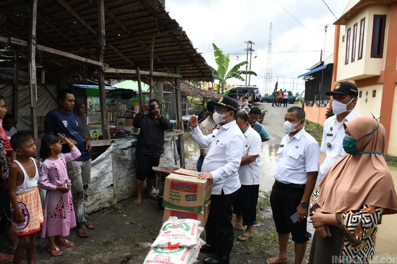 Sergai Dilanda Banjir, Pjs. Bupati Irman Tinjau dan Salurkan Bantuan Kepada Warga