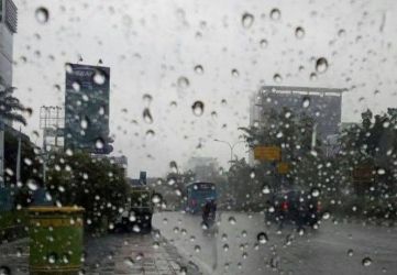 Akhir Pekan, Hujan Sedang hingga Lebat Disertai Petir Bakal Guyur Riau