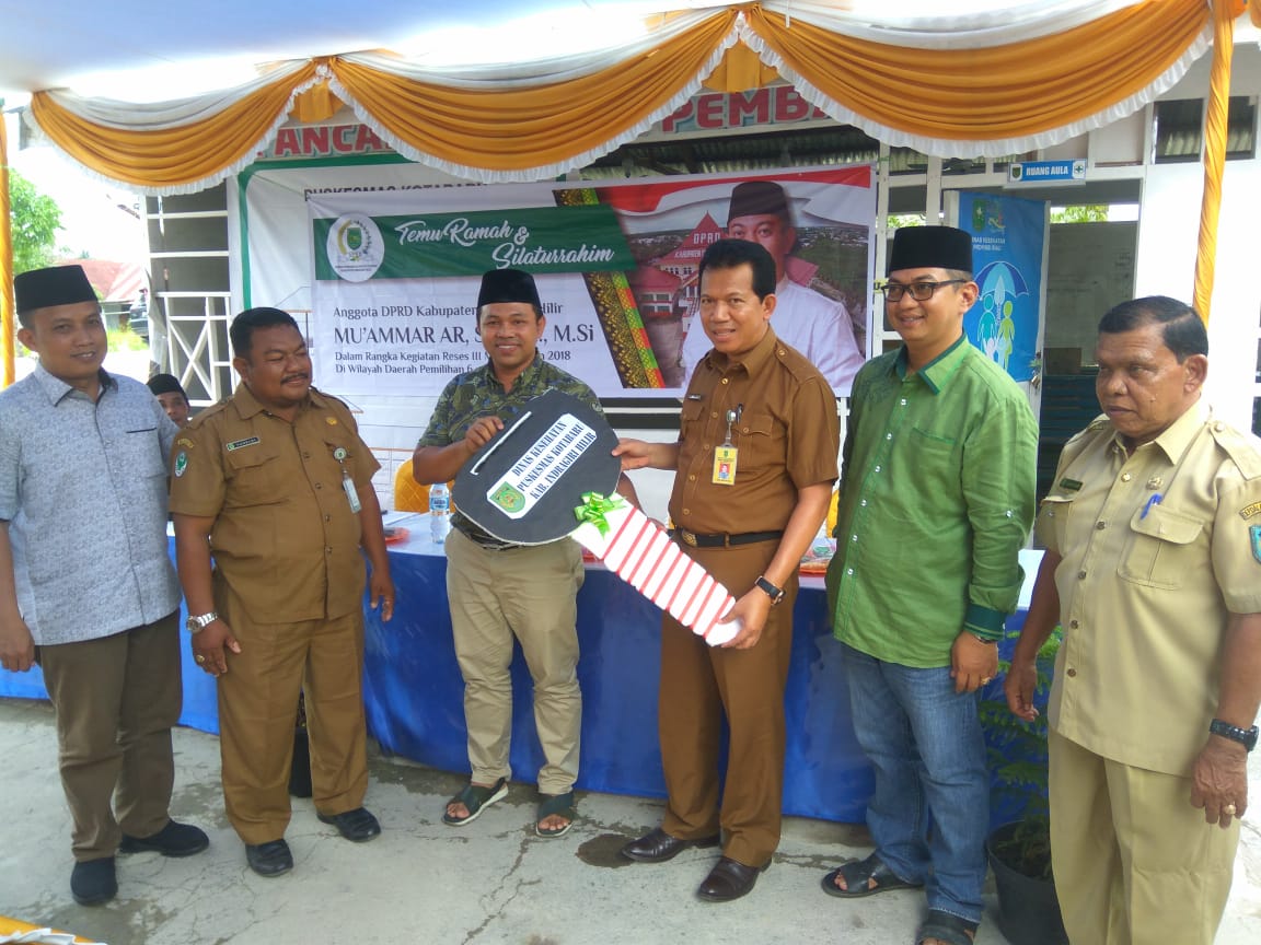 Peduli Kesehatan, Abdul Wahid Serahkan Bantuan Mobil Ambulance dan Alat Fogging