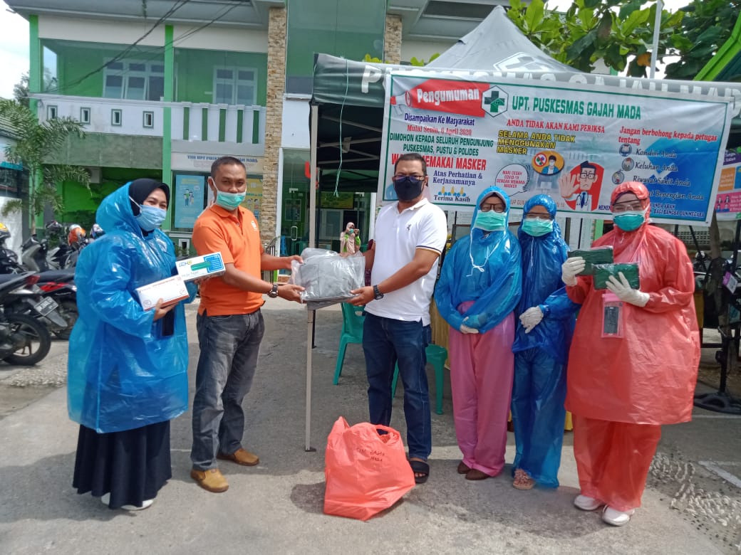 Iwan Taruna Sumbangkan APD Puskesmas Gajah mada