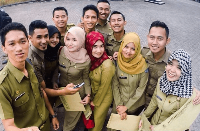 Riau Akan Bedakan Seragam Tenaga Honorer Dengan PNS