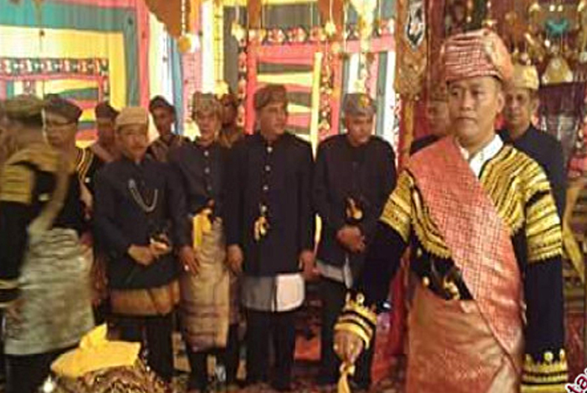 Ribuan Orang Hadiri Penobatan Raja Kinali Pasaman Barat