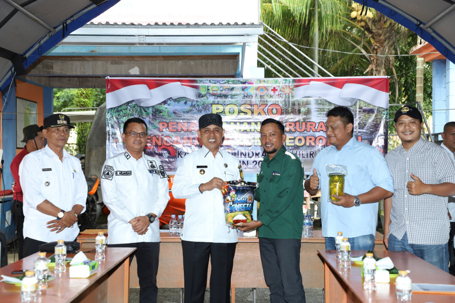 PT SRL Berikan Sembako Kepada 836 KK Terdanpak Banjir di Kabupaten Inhil