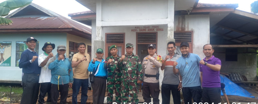 Koramil 05/GAS Kapten Czi Slamet Hirohito Bersama Kepala Puskesmas Meninjau Pembangunan Rehab Gedung Posyandu