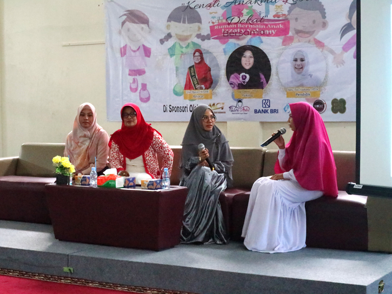 Talkshow Izzaty Salamy 'Kenali Anakmu Lebih Dekat' Bersama Narasumber Profesional