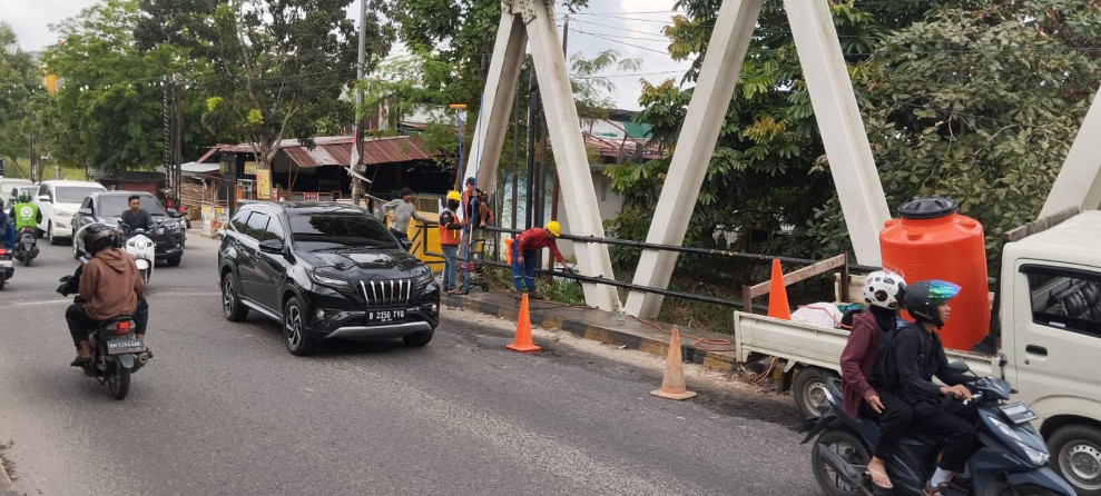 Dinas PUPR Riau Lakukan Pemeliharaan Jembatan Sail Pekanbaru