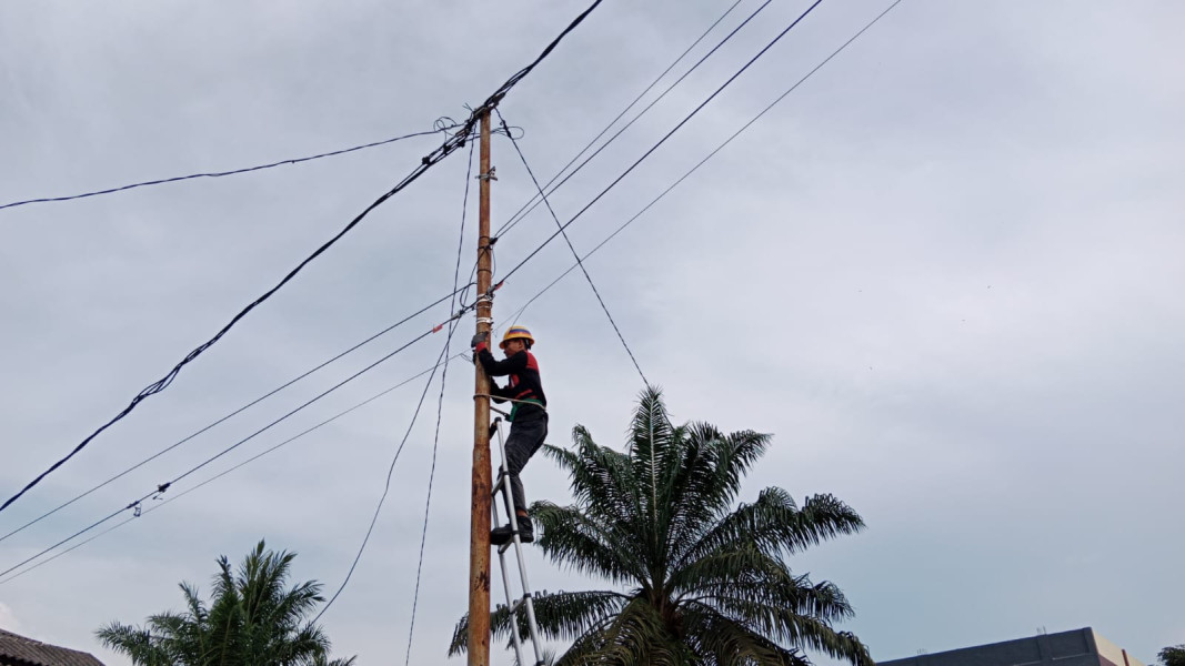 Tingkatkan Layanan Internet, PLN  Icon Plus Segel Kabel Ilegal di Perawang Barat