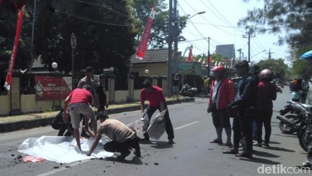 Pemotor yang Tewas Ditabrak Mobil Diduga Hendak Bakar Daging Kurban
