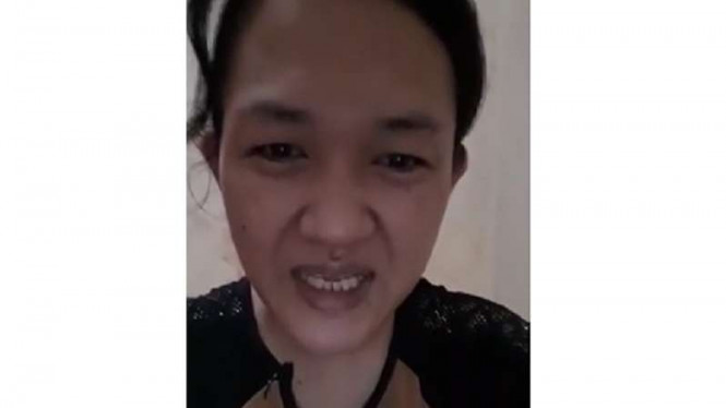 Caci Maki Ratu Kerajaan Ubur-ubur di Medsos