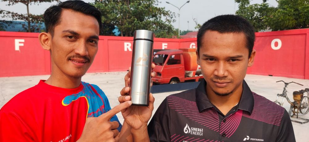 Kurangi Sampah Plastik, TBBM Sei Siak Bagikan Tumbler Stainless Steel