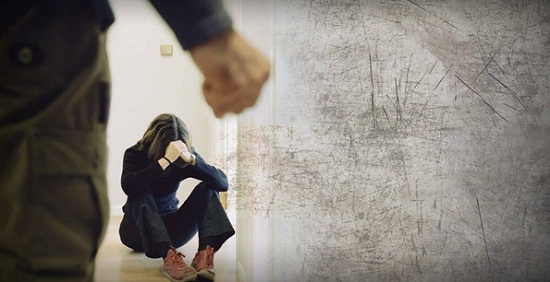 Hanya Karena SMS Cowok Lain, Pria Ini Tega Hajar dan Ludai Pacarnya