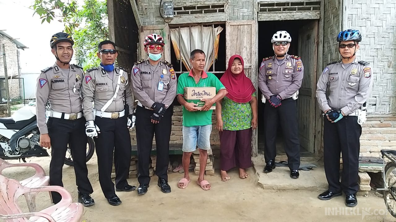 Satlantas Polres Sergai Salurkan Sedekah kepada Warga Kurang Mampu