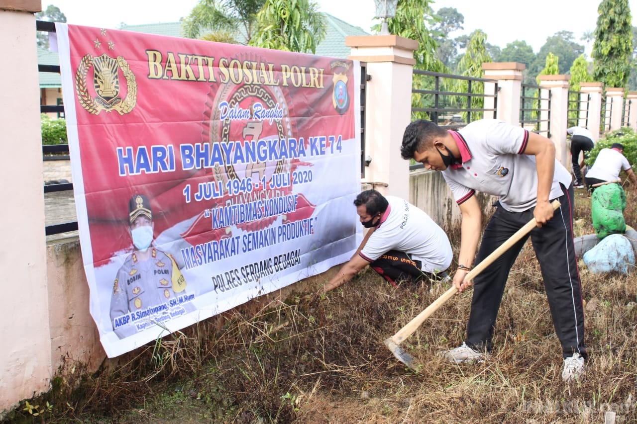 Sambut Hari Bhayangkara ke-74, Polres Sergai Gelar Kerja Bakti