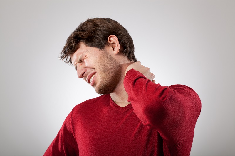 Menggerakkan Leher Sampai Bunyi 'Krek', Pria Ini Kena Stroke!