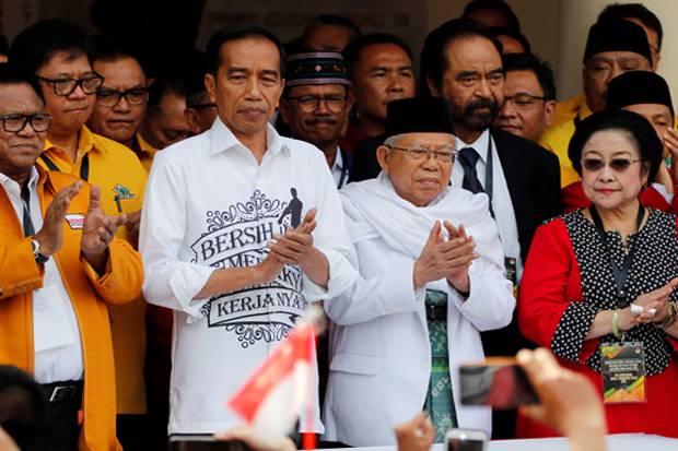 Unggul di Survei, Rakyat Tak 'Tutup Mata' dengan Capaian Jokowi
