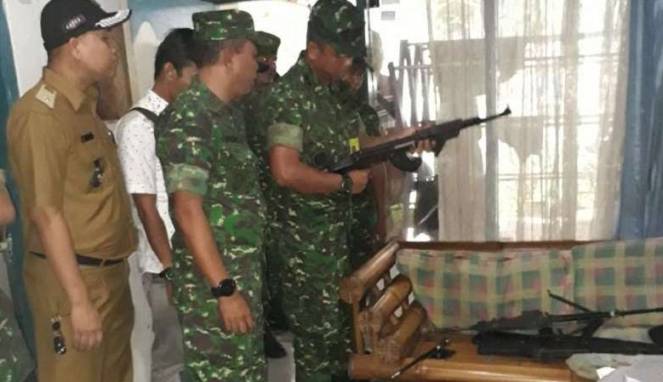 TNI dan Polri Gerebek Rumah, Temukan Banyak Senjata Berat