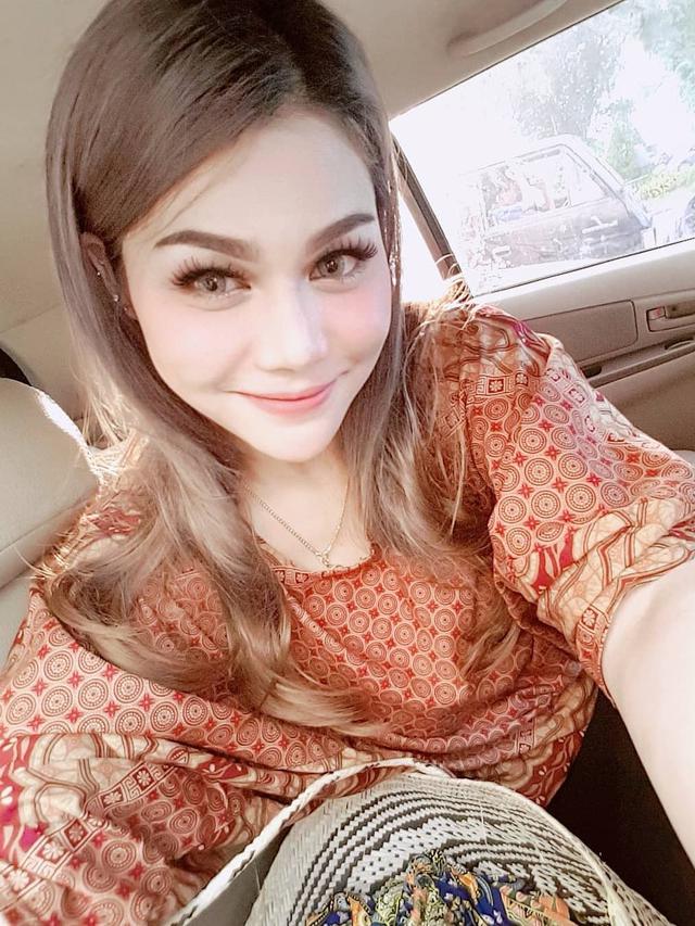 DJ Katty Butterfly Posting Foto Mesra Suami dengan Cewek Lain