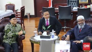 Pandangan Zakir Naik Mengenai Pemahamannya Terhadap Surah Al-Maidah 51