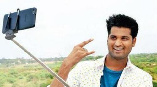 Pria Asal India Ini Memilih Berhenti Bekerja Dikantornya Demi Pecahkan Rekor Selfie