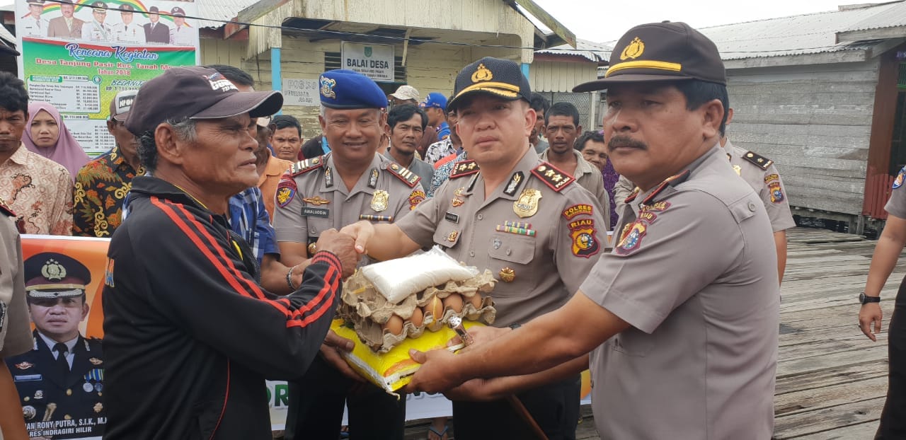 Kapolres Inhil AKBP Christian Rony Serahlan Bantuan