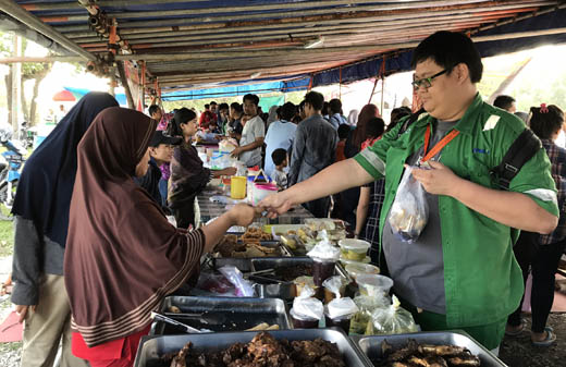 Pasar Ramadhan di Pelalawan Jadi Buruan Para Pencari Takjil