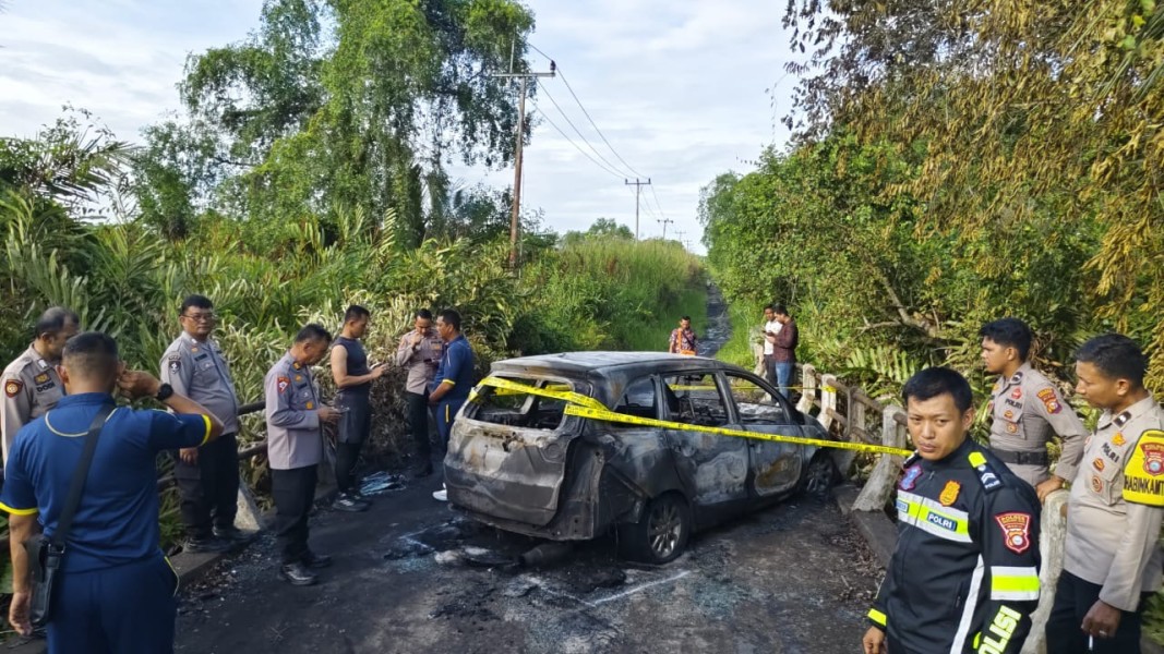 Mobil Terbakar di Tembilahan, Dua Orang Alami Luka Bakar Serius