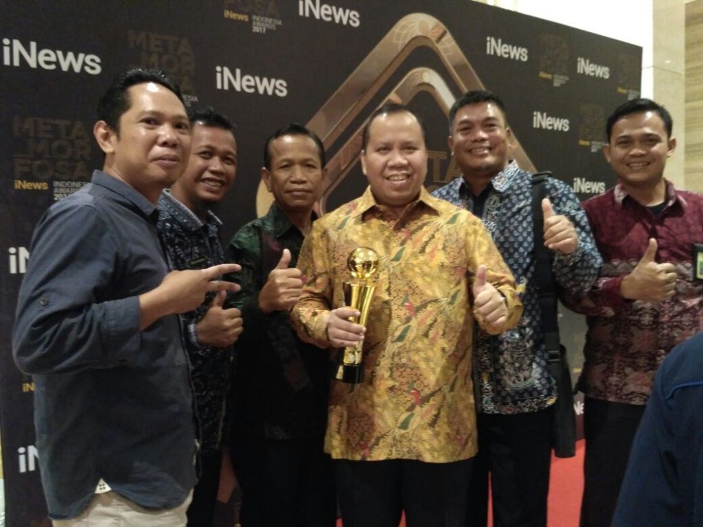 Sukses Kembangkan Sagu, Bupati Kepulauan Meranti Dianugerahi Penghargaan AWARDS 2017