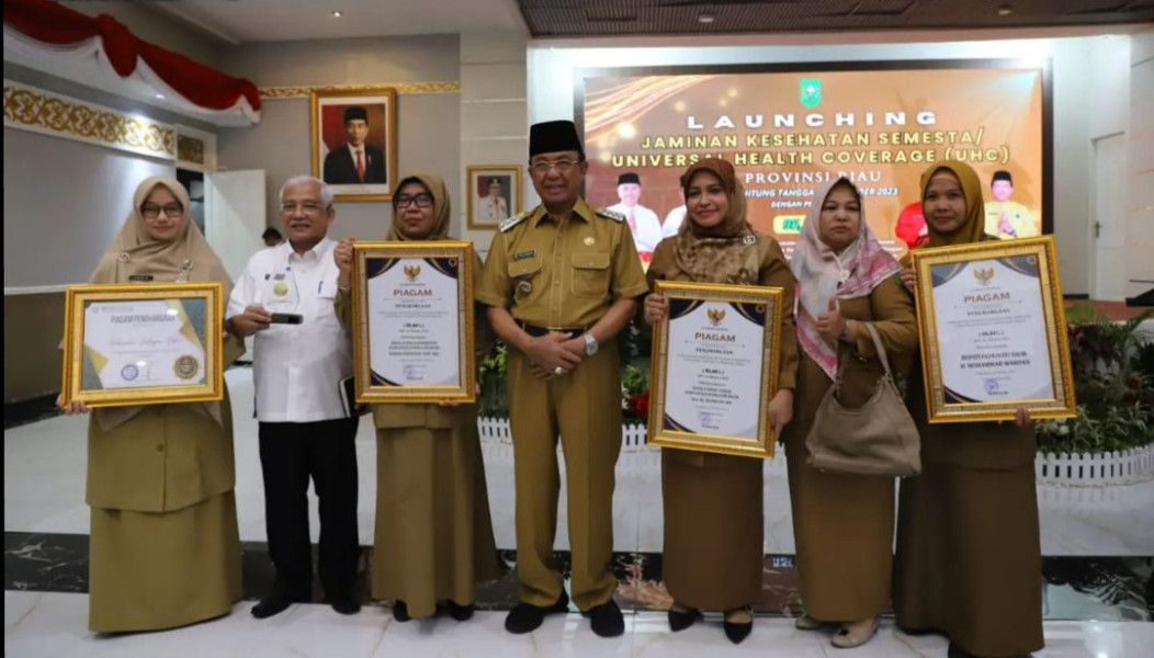 Kadinkes Inhil Dampingi Bupati Wardan Hadiri Launching UHC Riau