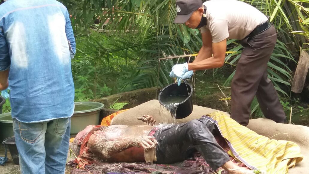 Warga Rohil Temukan Mayat Berselempang Handuk