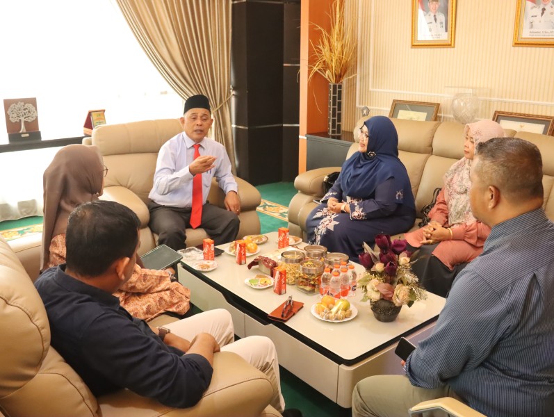 Bupati Inhil  Terima Audiensi Rektor Universitas Abdurab